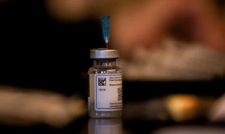 COVID-19 и ваксините: отказват ли мигрантите да се ваксинират?