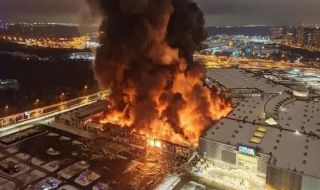 Взривове и пожар в московски мол, има пострадали (ВИДЕО)