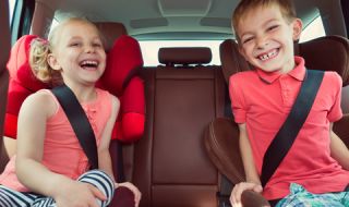 Знаем ли как да превозваме децата в автомобила? (ВИДЕО)