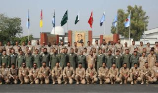 Екстремисти атакуваха тренировъчна база на ВВС в Пакистан