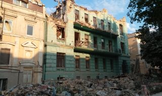 Руски удари в Одеса: Петима ранени, повредени са камиони за зърно и музей на изкуствата