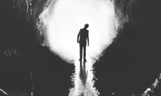 Учени установиха защо хората виждат "светлина в края на тунела", когато умират