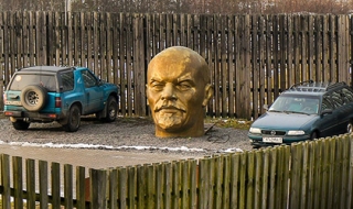 Паркираха главата на Ленин на Линията на Сталин