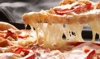 Рецепта на деня: Пица с блат от пилешко месо