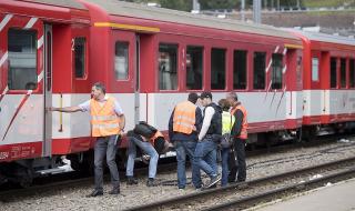 Челен влаков удар в Швейцария (СНИМКИ)