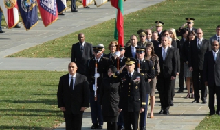 Премиерът Борисов поднесе венец на мемориала в Арлингтън