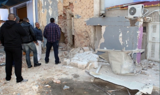 Взривиха офис на „Златна зора“ в Гърция