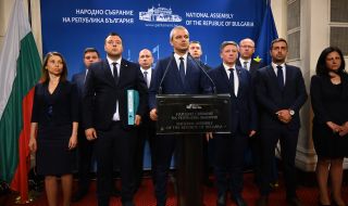 "Възраждане", ИТН и независимият депутат Радостин Василев с жалба до КС за референдума за лева