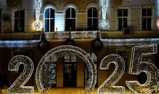 Коледно градче с над 1 000 000 светлини, 16-метрова елха и благотворителна кауза грейва в Елин Пелин