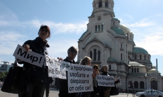 Протест-бдение пред Светия Синод заради Дионисий