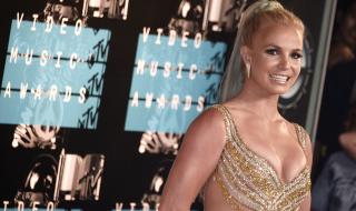 Бритни Спиърс се татуира цялата (СНИМКИ)