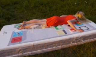 Да сплескаш 230-килограмова торта (Видео)