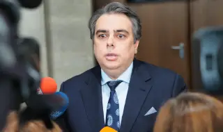 Асен Василев: В момента правилното е да се изтегли проектобюджетът, да се внесе нова макрорамка