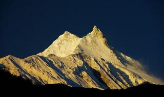 Алпинисти загинаха от лавина в Непал