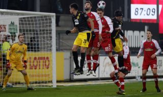 Борусия Дортмунд с нова загуба, Волфсбург пак победи