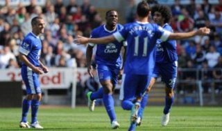 Евертън помете Суонзи, застигна лидера в Англия