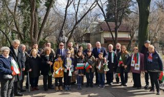 Заместник-кметът на Русе Енчо Енчев поднесе цветя пред паметника на Васил Левски в Букурещ