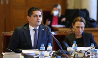 Правната комисия реши да няма ограничение за броя избирателни секции в чужбина