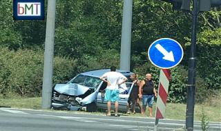 Шофьор в Бургас загина на място след удар в стълб