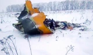 Няма оцелели при авиокатастрофата край Москва (ВИДЕО)