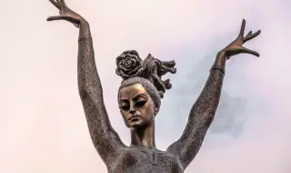 Разпръснаха праха на балерината Мая Плисецкая и съпруга й над река Ока