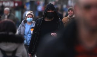 Великобритания: Вирусът може да остане с нас завинаги