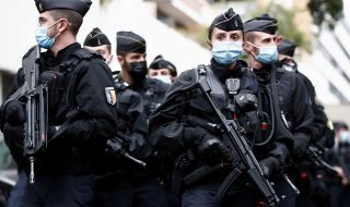 Франция наблюдава 7500 потенциални атентатори