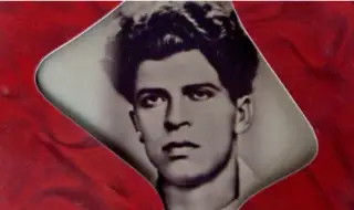 На 27 април 1959 г. само на 28 години си отива Пеньо Пенев – поетът на болката и надеждата