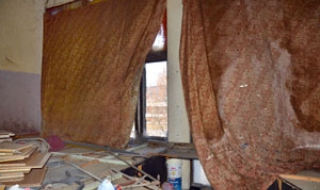 Порутена сграда грози боксьори