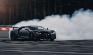 Дрифт с Bugatti Chiron Pur Sport е готино, но скъпо начинание (ВИДЕО)