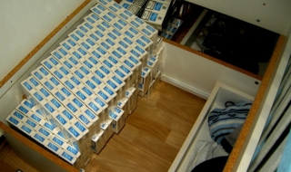 Откриха нелегални цигари под бебешко креватче