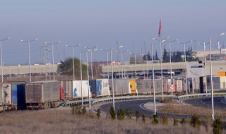 Утре се ограничава движението на камионите над 12 тона