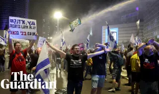 Anti-government protesters in Tel Aviv dispersed with water cannons and mounted police 