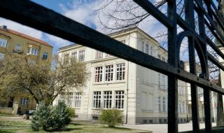 Полицията се задейства след бомбени заплахи за училища в страната