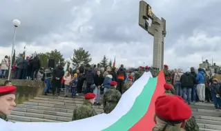 Пренасят 300-метров трибагреник за Трети март в Стара Загора