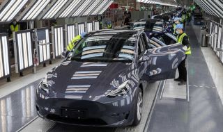 Tesla показа целия процес по производството на Model Y в Китай (ВИДЕО)