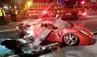 Разходка с Ferrari под наем завърши по таван и в пламъци (ВИДЕО)