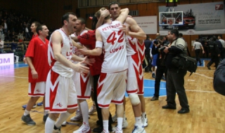 "Студентите" пак смениха треньора си