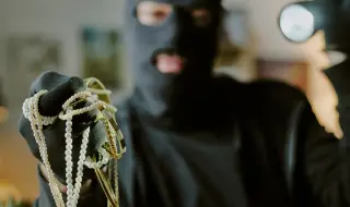 Още един обир: Удариха магазин на Swarowski в Париж за 200 000 евро