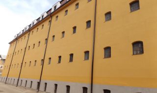 Зарадваха затворниците в София с реновирана сграда за Нова година