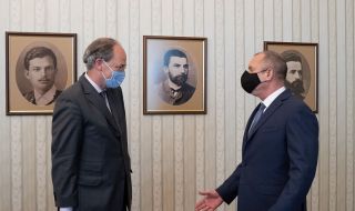  Румен Радев на работна среща с посланика на Германия Кристоф Айххорн