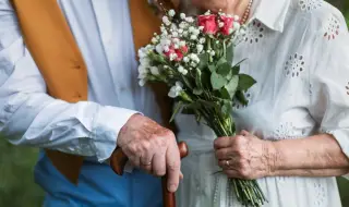 Възрастни американци вдигнаха мечтана сватба 70-години след подписването