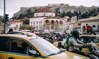 Атина под блокада! Големи задръствания в гръцката столица заради стачка на градския транспорт