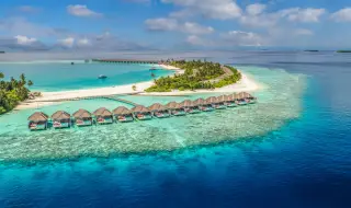Близо 100 български туристи остават блокирани на Малдиви