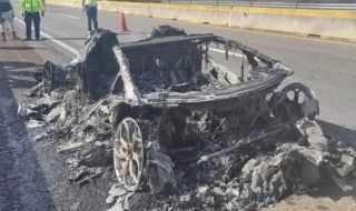 Изключително рядко Lamborghini изгоря на пътя 