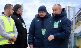 Мъри Стоилов няма да привлича български футболисти през зимната пауза, защото стрували пари