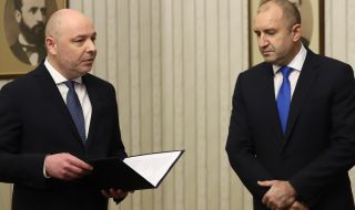 Радев издаде указ с предложение депутатите да гласуват проектокабинета "Габровски"