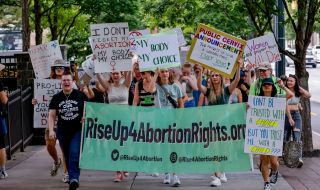 САЩ: Губернатори републиканци защитиха забраната на абортите