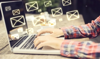 Gmail прави имейлите по-позитивни