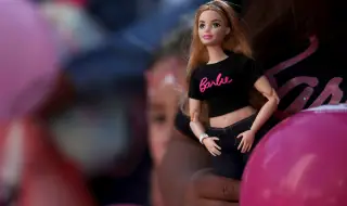 Пуснаха първата кукла Барби с аутизъм (ВИДЕО)